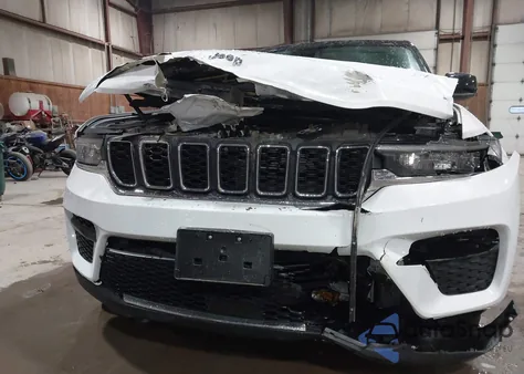 2023 Jeep Grand Cherokee Laredo 4X4 из США, поврежденный, VIN 1C4RJHAG6PC573332